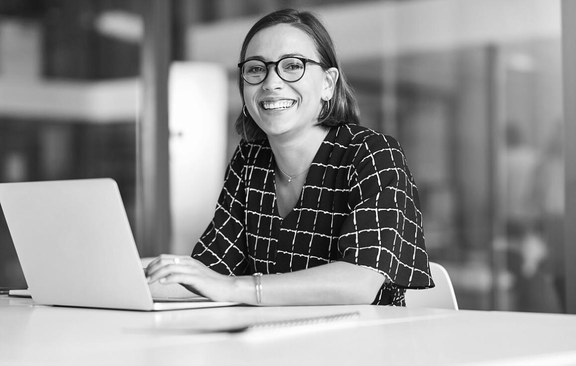 Συνεδρία αξιολόγησης προόδου με γραφήματα και πραγματικά αποτελέσματα συμμετεχόντων